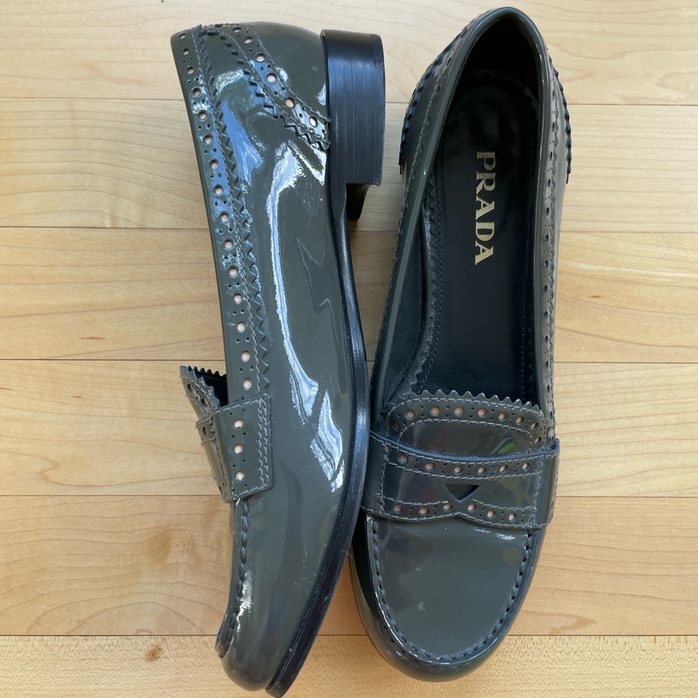 PRADA LOAFERS! Comes with dust bag.